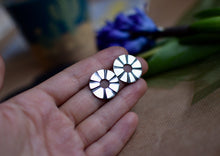 Load image into Gallery viewer, The Wheel Silver Earrings
